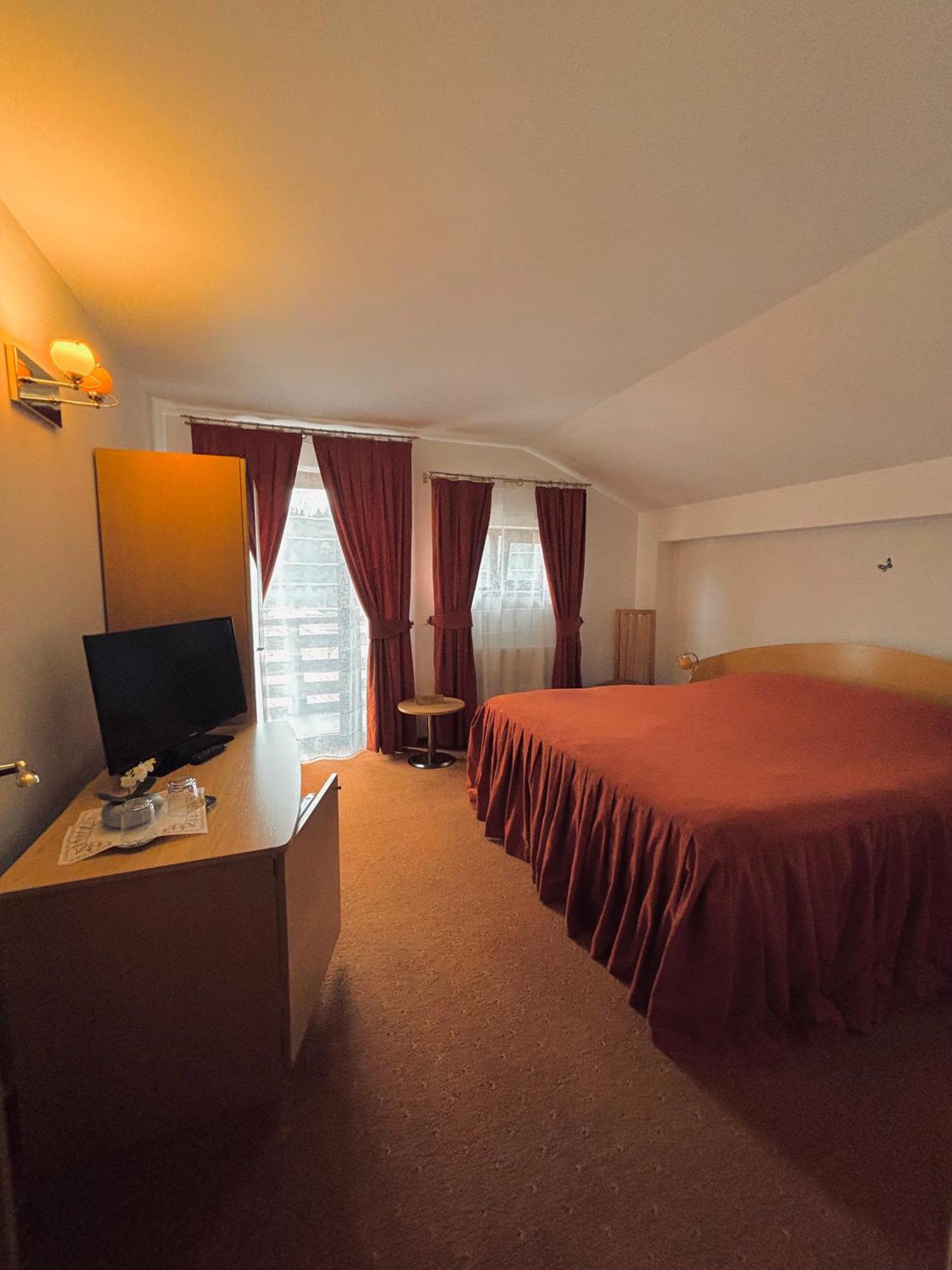 Pensiunea Atlantis Buşteni Extérieur photo